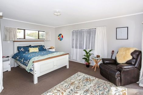 Photo of property in 22 Sandspit Road, Waiuku, 2123