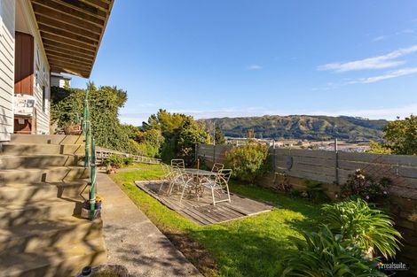 Photo of property in 6 Ash Grove, Ranui, Porirua, 5024