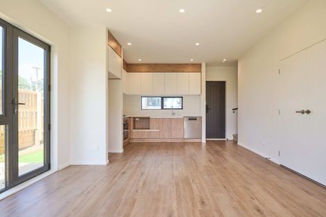 Photo of property in 6/143 Carlisle Road, Northcross, Auckland, 0632