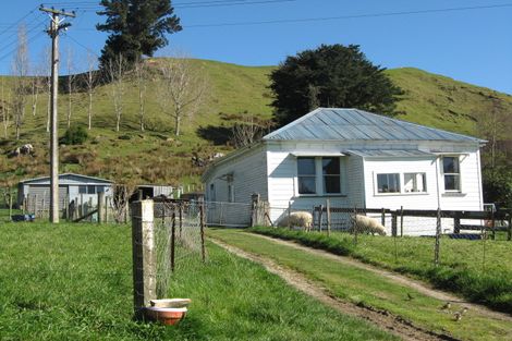Photo of property in 2 Waitipapa Road, Hunterville, 4730
