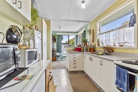 Photo of property in 19 Mazengarb Road, Paraparaumu Beach, Paraparaumu, 5032