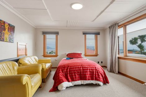 Photo of property in 122 Easther Crescent, Kew, Dunedin, 9012