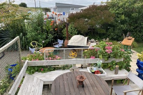 Photo of property in 1 Huia Street, Foxton Beach, Foxton, 4815