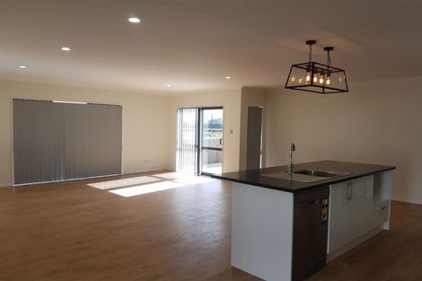 Photo of property in 33 Koroheke Road, Takanini, 2110