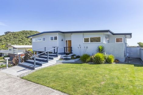 Photo of property in 5 Compass Way, Whitby, Porirua, 5024