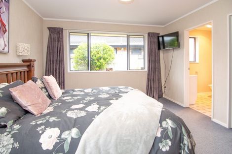 Photo of property in 12 Aspen Way, Kelvin Grove, Palmerston North, 4414