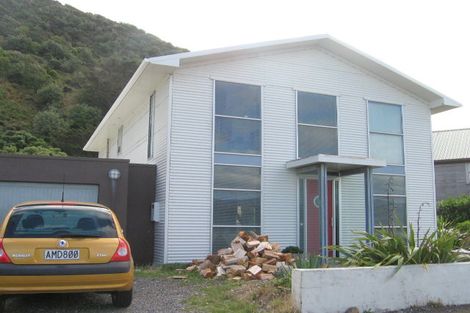 Photo of property in 127 Breaker Bay Road, Breaker Bay, Wellington, 6022