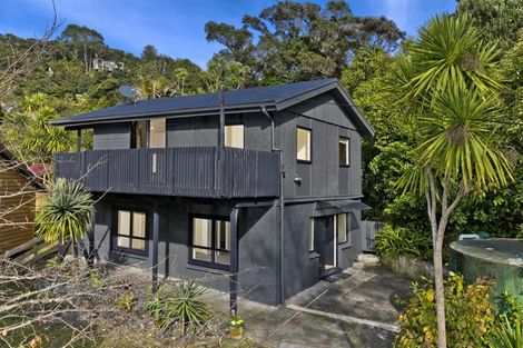 Photo of property in 109 Domain Crescent, Muriwai, Waimauku, 0881