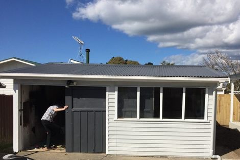 Photo of property in 44 Gossamer Drive, Pakuranga Heights, Auckland, 2010