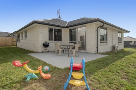 Photo of property in 76 Bert Wall Drive, Omokoroa, 3114