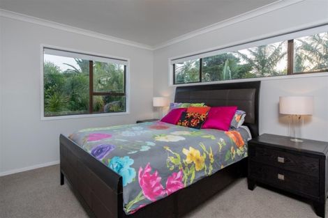 Photo of property in 8a Westbourne Road, Murrays Bay, Auckland, 0630