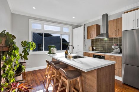 Photo of property in 45 Vogel Street, Hawera, 4610