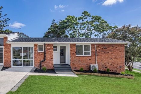 Photo of property in 2 Portadown Avenue, Pakuranga Heights, Auckland, 2010