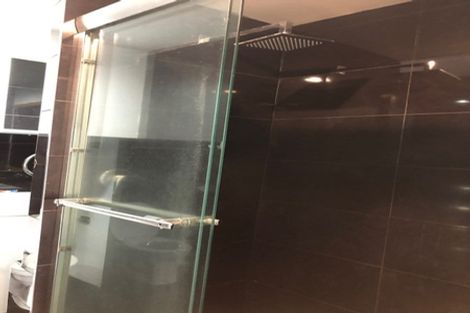 Photo of property in 2/3 Ellangowan Road, Waiake, Auckland, 0630