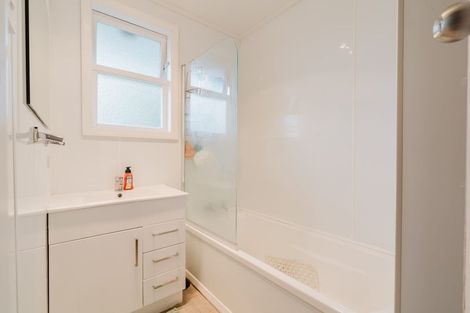 Photo of property in 38 Douglas Crescent, Fairfield, Hamilton, 3214