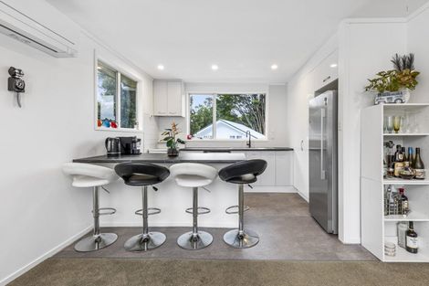 Photo of property in 2/10 Abbeygate Street, Birkdale, Auckland, 0626