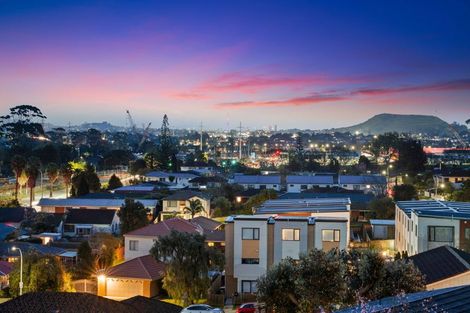 Photo of property in 142 Ti Rakau Drive, Pakuranga, Auckland, 2010