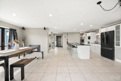 Photo of property in 3 Streets Way, Timberlea, Upper Hutt, 5018