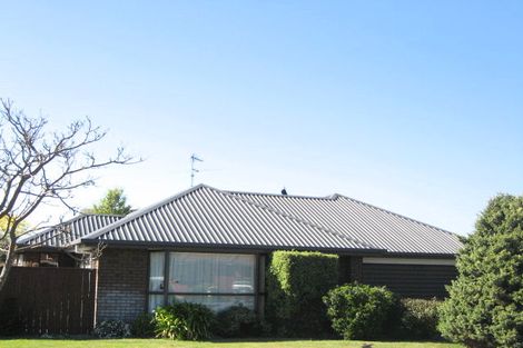 Photo of property in 18 Creese Place, Redwood, Christchurch, 8051