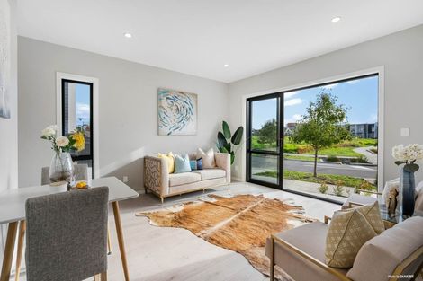 Photo of property in 1 Hea Road, Hobsonville, Auckland, 0616