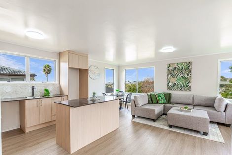 Photo of property in 13 Cherry Tree Place, Massey, Auckland, 0614