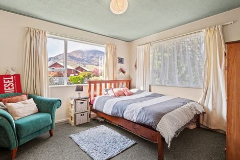 Photo of property in 35-35a Remarkables Crescent, Frankton, Queenstown, 9300