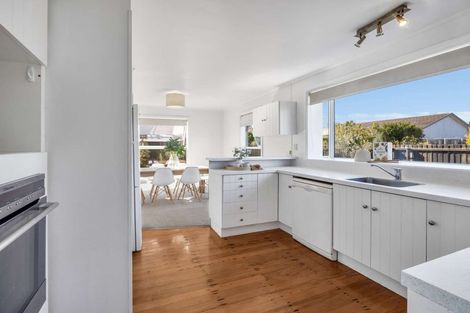 Photo of property in 12 Delaware Crescent, Russley, Christchurch, 8042