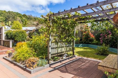 Photo of property in 4 Shera Street, Acacia Bay, Taupo, 3330