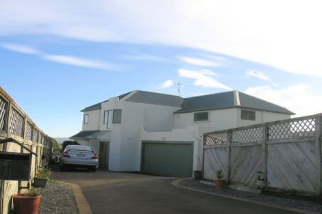 Photo of property in 10 Glengavel Grove, Papakowhai, Porirua, 5024