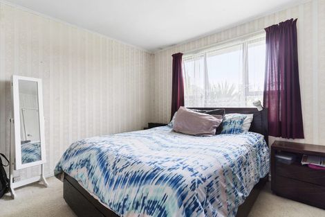 Photo of property in 2 Kirton Crescent, Manurewa, Auckland, 2102