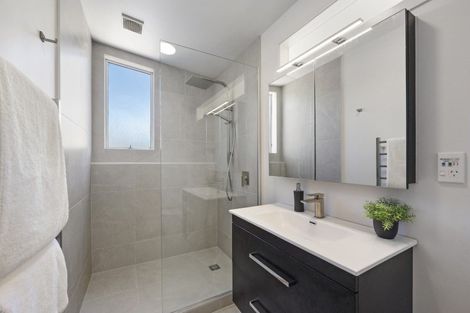 Photo of property in 6a Hauraki Road, Hauraki, Auckland, 0622