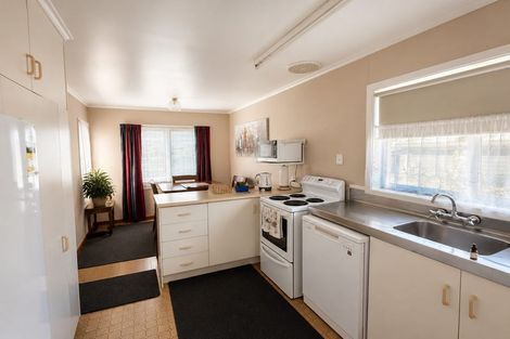 Photo of property in 13 Tiki Street, New Lynn, Auckland, 0600