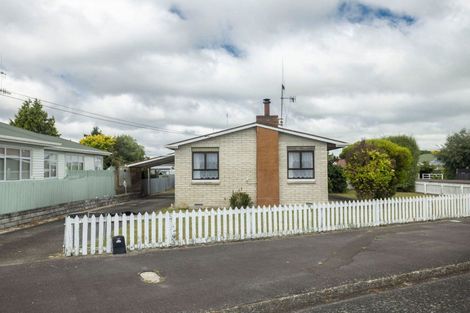 Photo of property in 56 Tennyson Street, Dannevirke, 4930