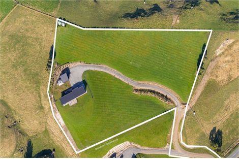 Photo of property in 375c Maharakeke Road, Waipukurau, 4281