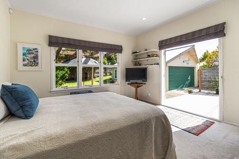 Photo of property in 40 Te Kawa Road, Greenlane, Auckland, 1061