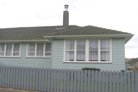 Photo of property in 64 Davidson Crescent, Tawa, Wellington, 5028