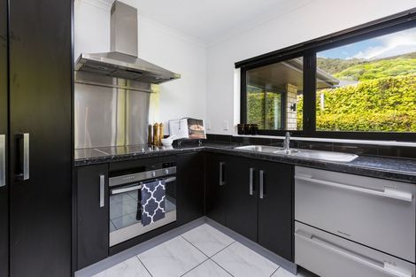 Photo of property in 58 King Charles Drive, Kingsley Heights, Upper Hutt, 5018