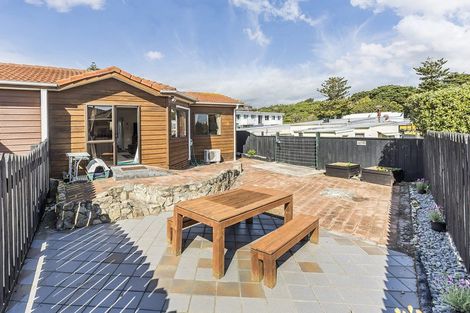 Photo of property in 3/4u Richard Street, Titahi Bay, Porirua, 5022