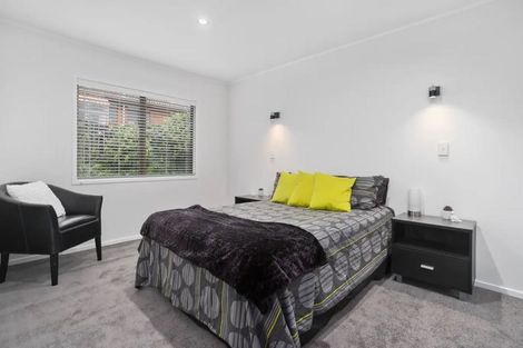 Photo of property in 2/303a Great North Road, Henderson, Auckland, 0612