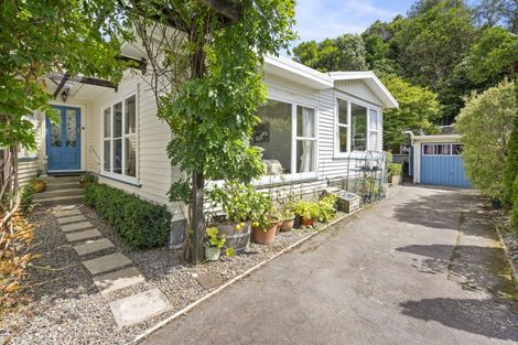 Photo of property in 32 Redwood Avenue, Tawa, Wellington, 5028
