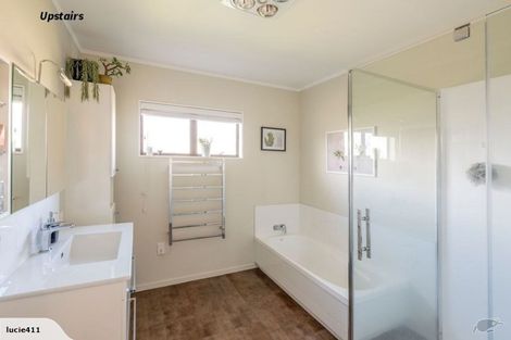 Photo of property in 104 Tutere Street, Waikanae Beach, Waikanae, 5036
