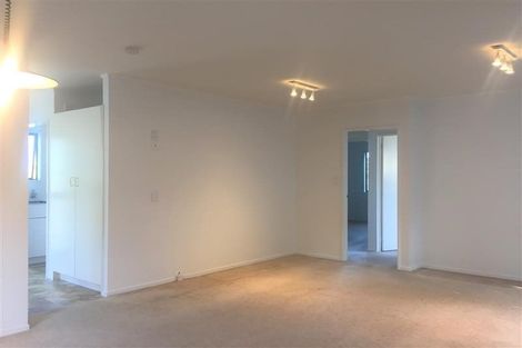 Photo of property in 2 West Lynn Road, Titirangi, Auckland, 0604