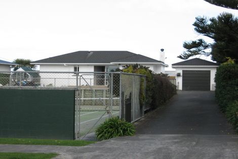 Photo of property in 97 Karaka Street, Castlecliff, Whanganui, 4501