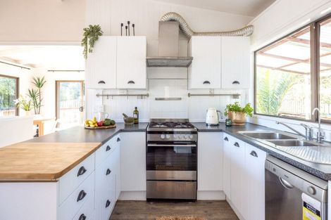 Photo of property in 28 Ostend Road, Ostend, Waiheke Island, 1081