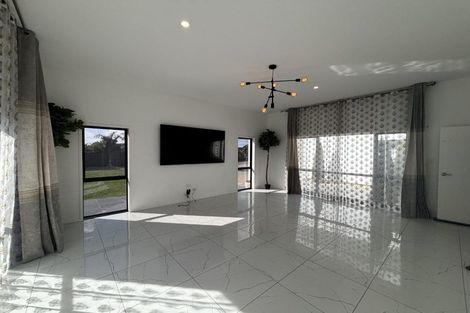 Photo of property in 9 Cooke Farm Grove, Waiwhakaiho, New Plymouth, 4312