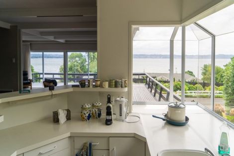 Photo of property in 14 Manahi Avenue, Kawaha Point, Rotorua, 3010