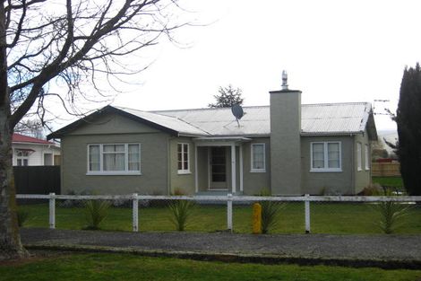 Photo of property in 14 Wyndham Street, Carterton, 5713