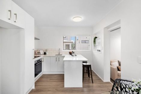 Photo of property in 2/13 Kathleen Street, Totara Vale, Auckland, 0627