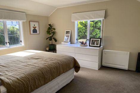 Photo of property in 1/2 Heathcote Road, Castor Bay, Auckland, 0620