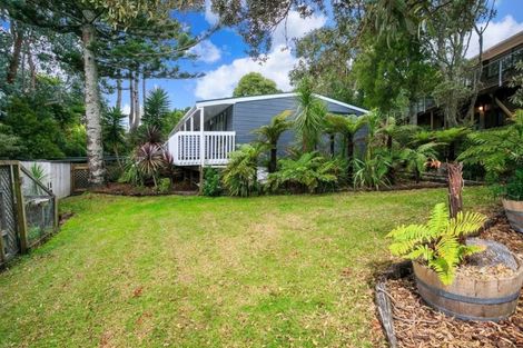 Photo of property in 2/42 Woodlands Crescent, Browns Bay, Auckland, 0630